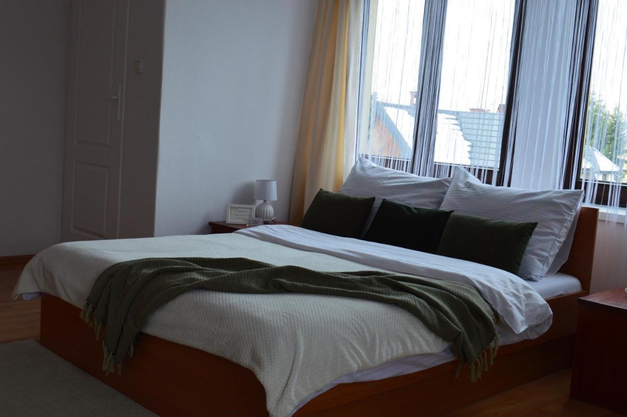 Bed & Breakfast Krakowska 39 *